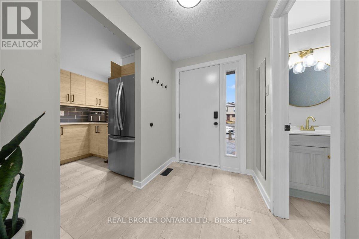 2049 Stonehenge Crescent, Ottawa, Ontario  K1B 4N7 - Photo 3 - X13008520