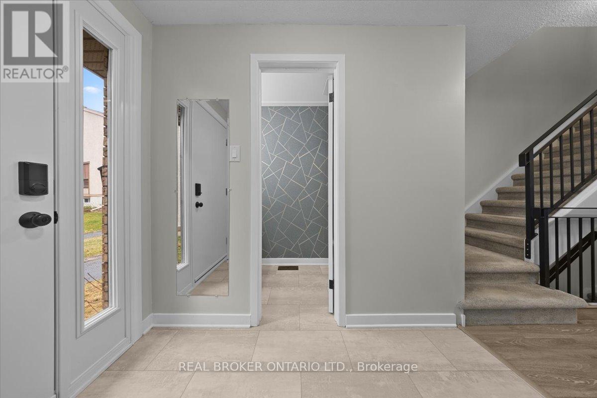 2049 Stonehenge Crescent, Ottawa, Ontario  K1B 4N7 - Photo 4 - X13008520