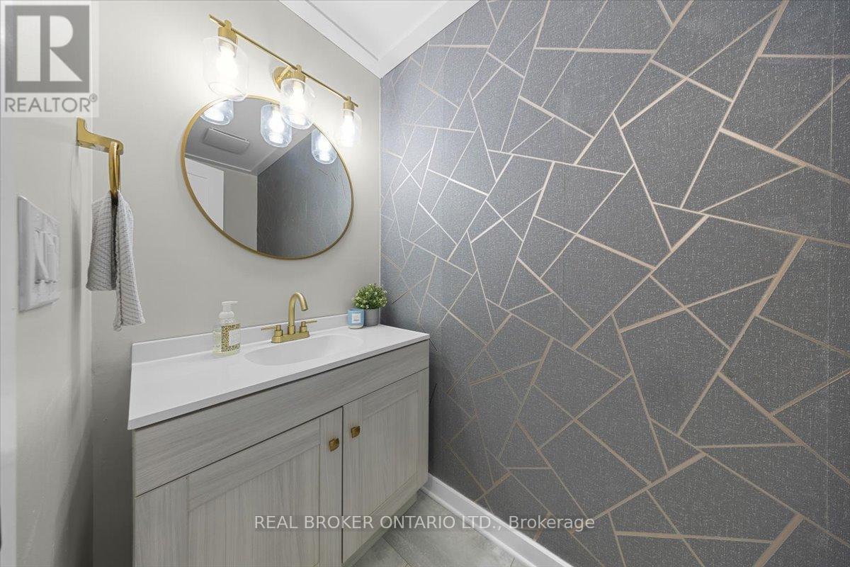 2049 Stonehenge Crescent, Ottawa, Ontario  K1B 4N7 - Photo 5 - X13008520