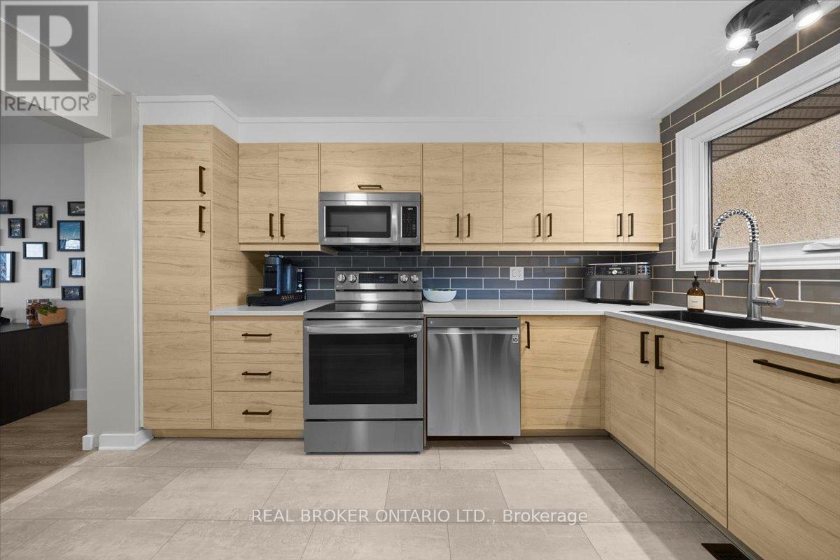 2049 Stonehenge Crescent, Ottawa, Ontario  K1B 4N7 - Photo 8 - X13008520