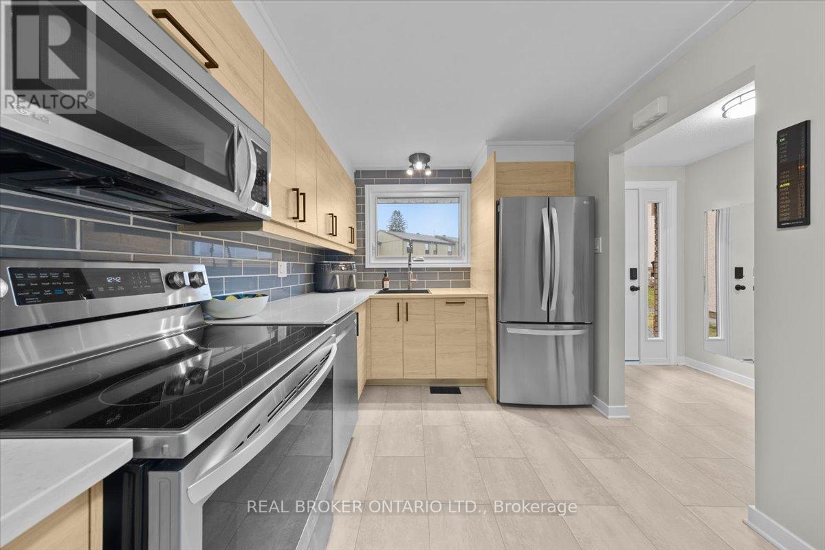 2049 Stonehenge Crescent, Ottawa, Ontario  K1B 4N7 - Photo 9 - X13008520