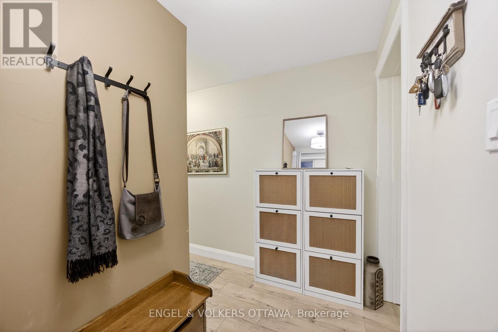 B - 35 Robinson Avenue, Ottawa, Ontario  K1N 8N8 - Photo 3 - X13008708