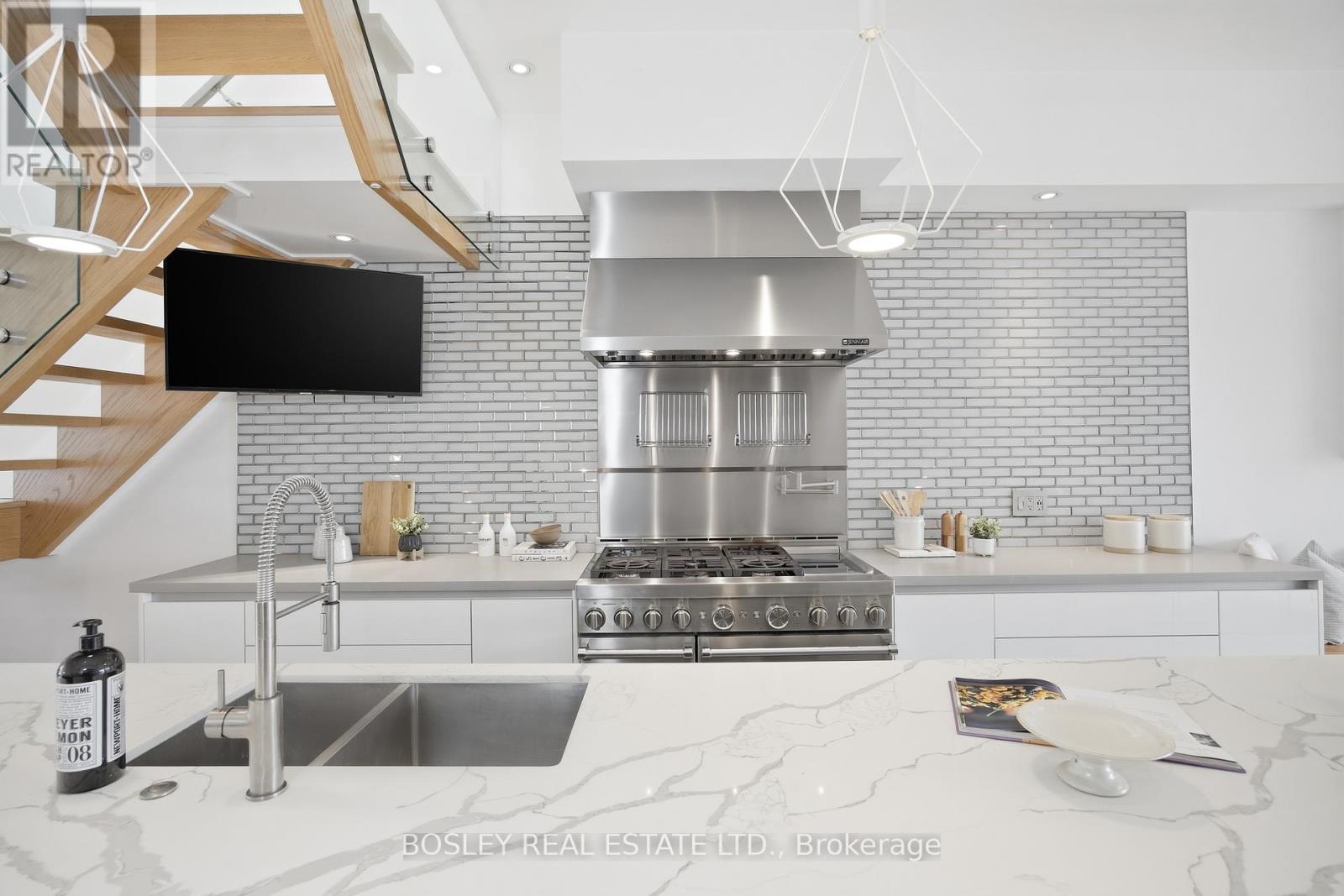 132 Aylesworth Avenue, Toronto, Ontario  M1N 2J6 - Photo 8 - E13008546