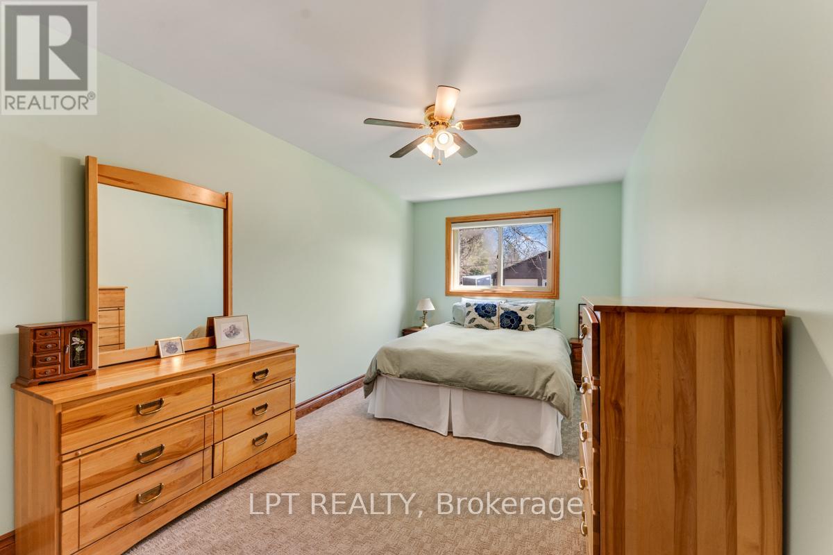 229 Lake Drive N, Georgina, Ontario  L4P 3C8 - Photo 21 - N12833096