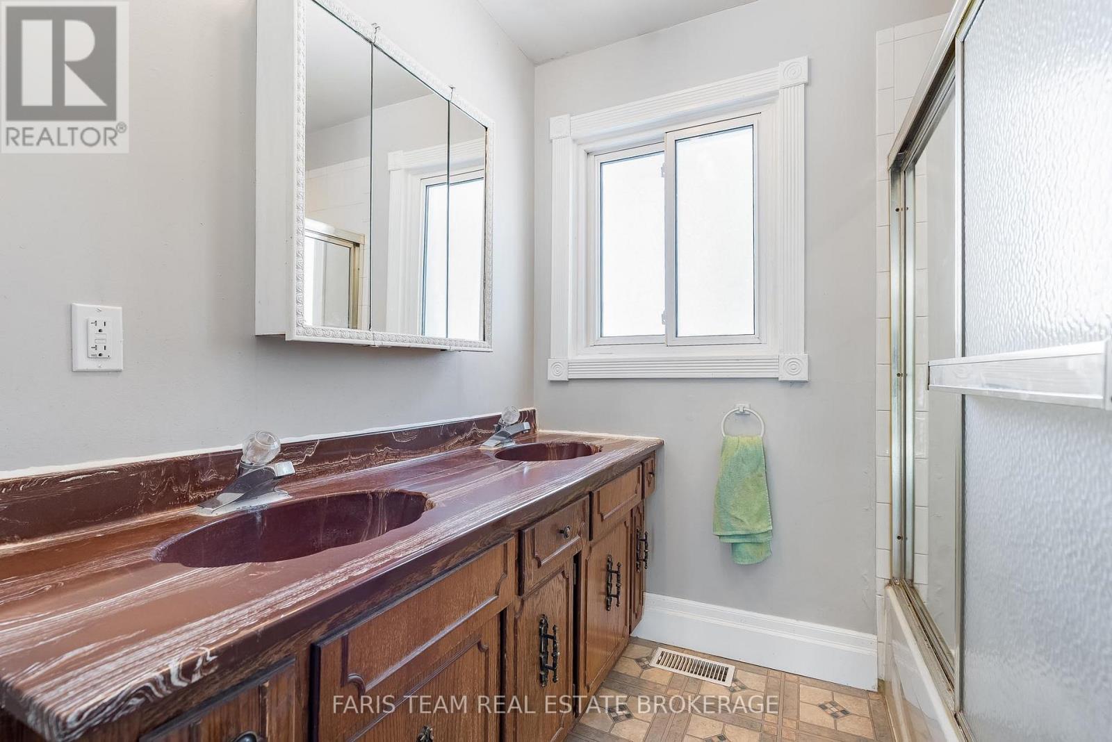 706 James Street, Innisfil, Ontario  L9S 2G7 - Photo 15 - N12975764