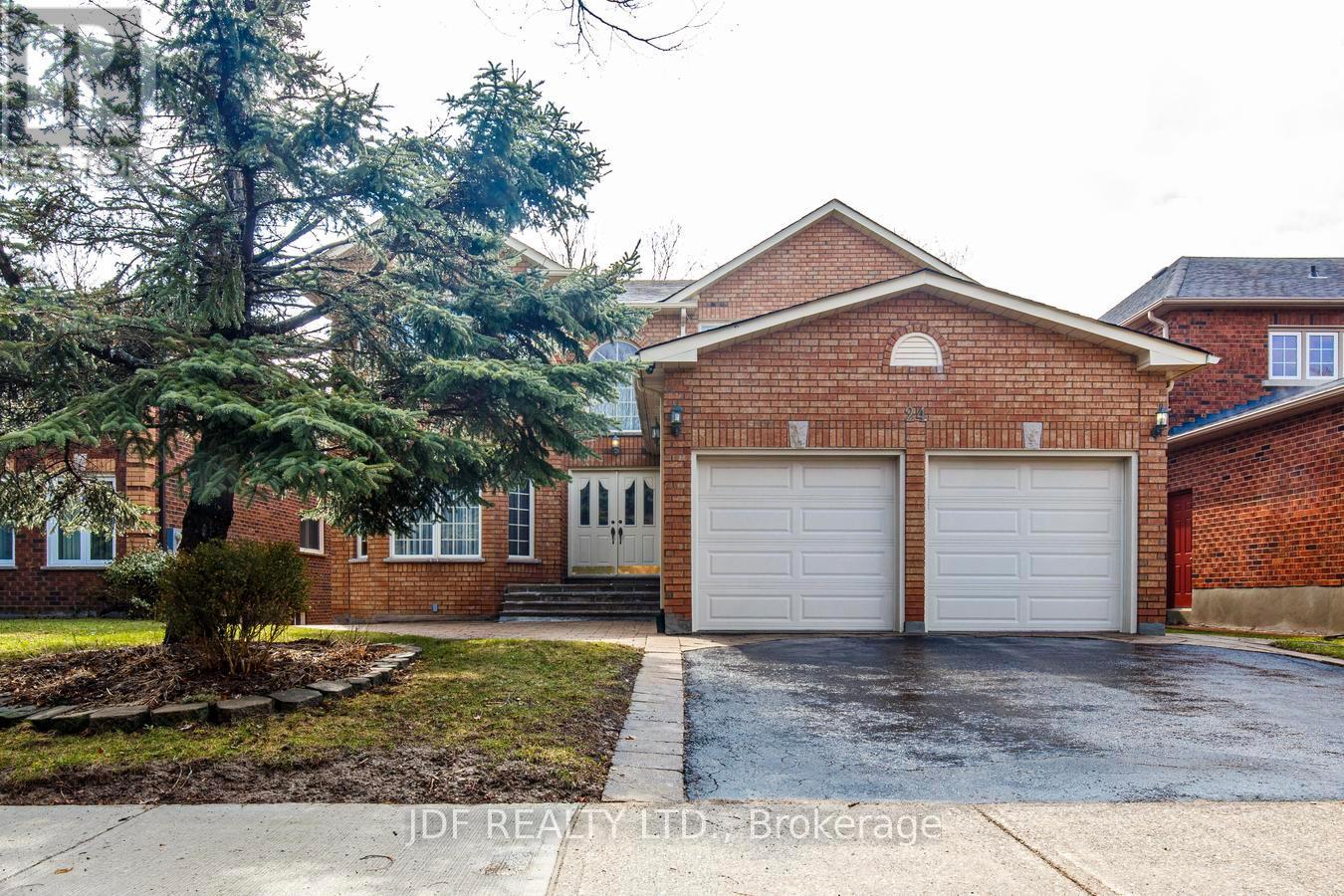 24 WHALEN COURT, Richmond Hill, Ontario