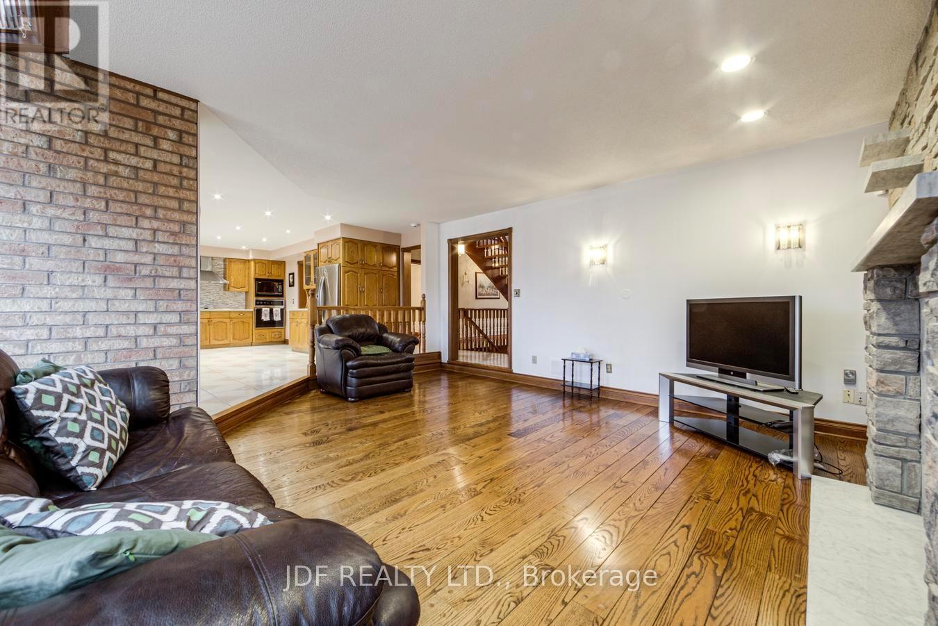 24 Whalen Court, Richmond Hill, Ontario  L4C 9T4 - Photo 10 - N13008532