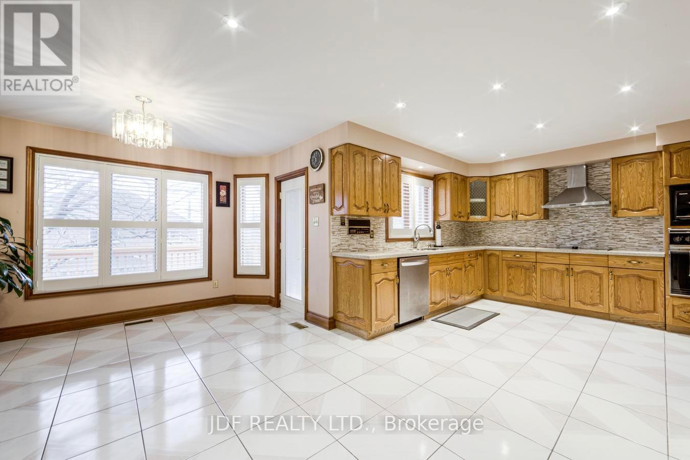 24 Whalen Court, Richmond Hill, Ontario  L4C 9T4 - Photo 13 - N13008532