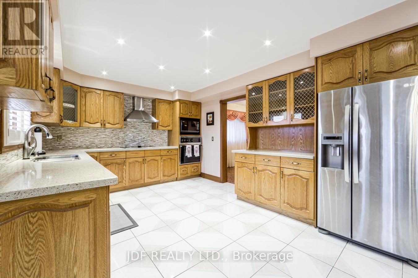 24 Whalen Court, Richmond Hill, Ontario  L4C 9T4 - Photo 15 - N13008532