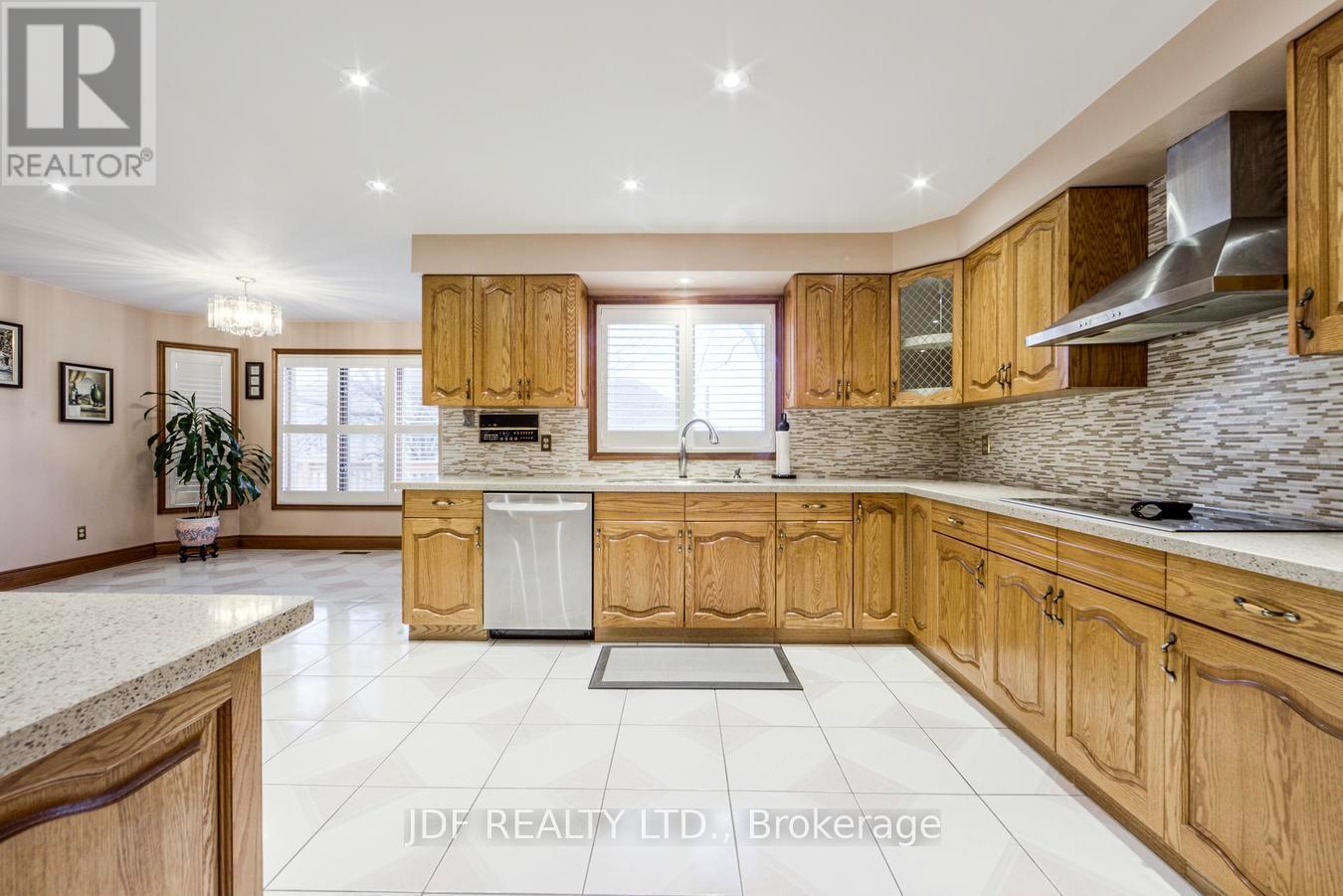 24 Whalen Court, Richmond Hill, Ontario  L4C 9T4 - Photo 16 - N13008532