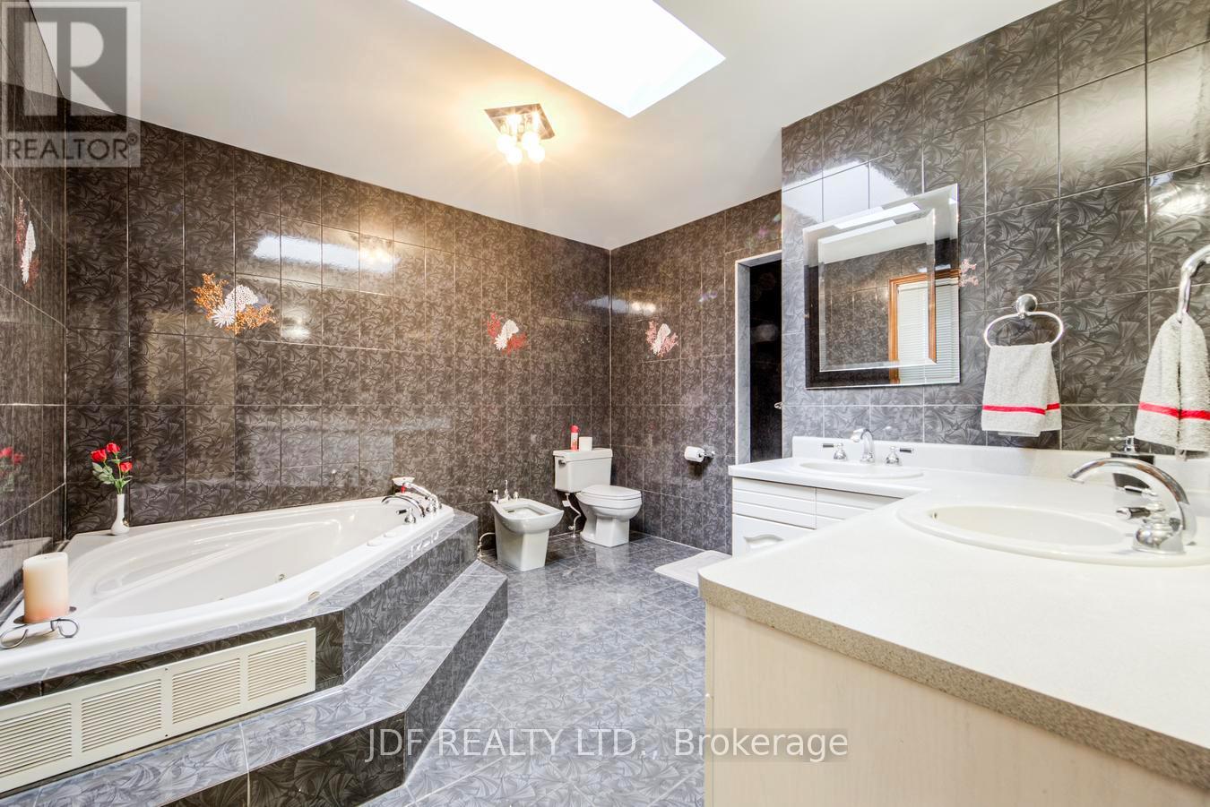 24 Whalen Court, Richmond Hill, Ontario  L4C 9T4 - Photo 28 - N13008532