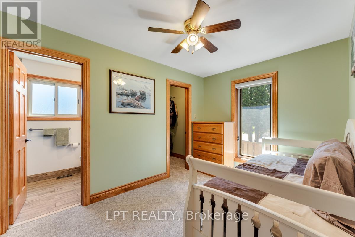 229 Lake Drive N, Georgina, Ontario  L4P 3C8 - Photo 24 - N12833096