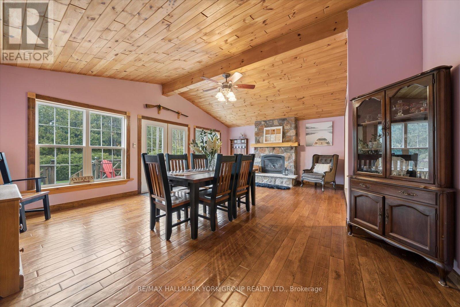 836 Crescent Beach Road, Georgina, Ontario  L4P 3E9 - Photo 10 - N13008542