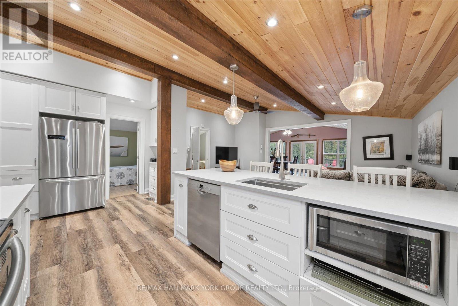 836 Crescent Beach Road, Georgina, Ontario  L4P 3E9 - Photo 17 - N13008542