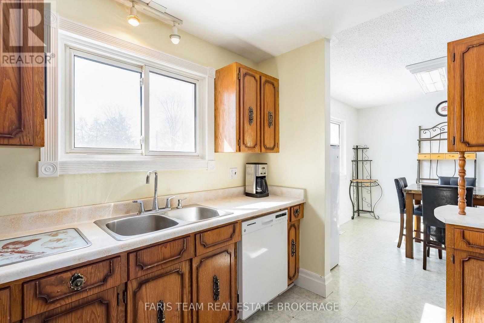 706 James Street, Innisfil, Ontario  L9S 2G7 - Photo 6 - N12975764