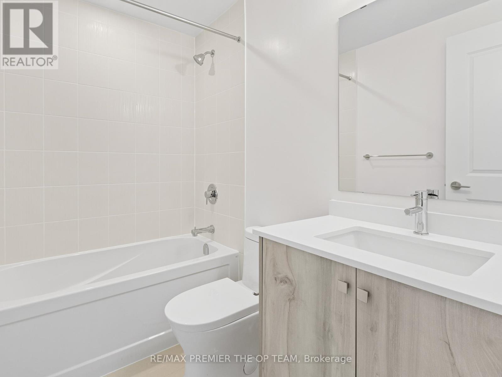 817 - 10 Gatineau Drive, Vaughan, Ontario  L4J 0L2 - Photo 2 - N13008676