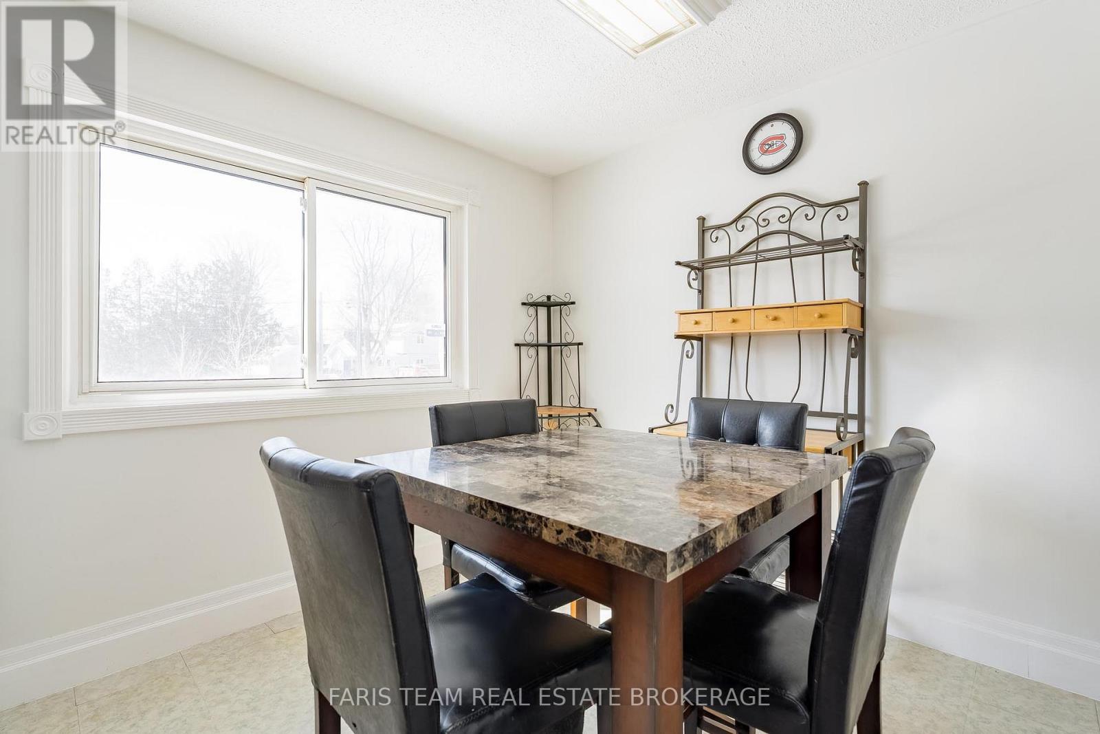 706 James Street, Innisfil, Ontario  L9S 2G7 - Photo 9 - N12975764