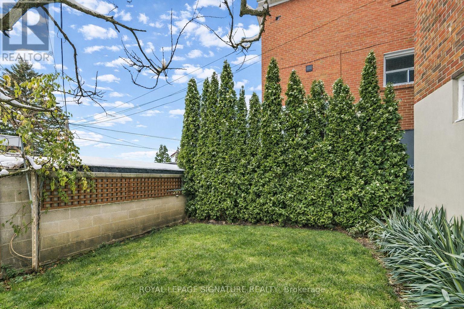 362 Silverthorn Avenue, Toronto, Ontario  M6M 3G8 - Photo 28 - W12542788
