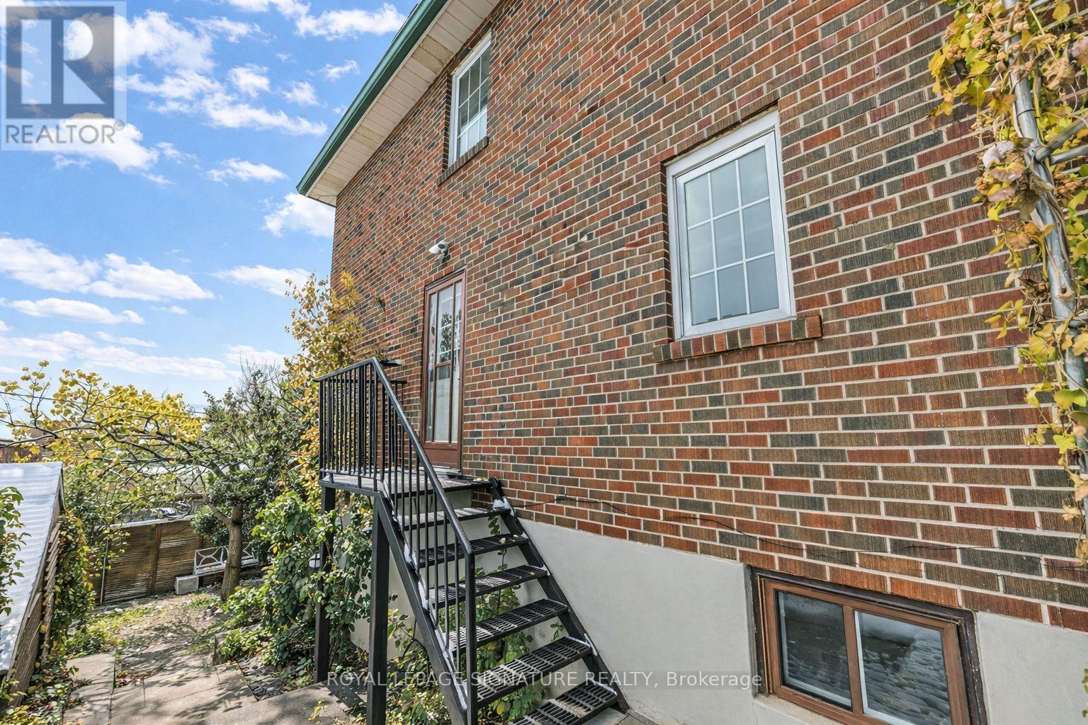 362 Silverthorn Avenue, Toronto, Ontario  M6M 3G8 - Photo 24 - W12542788