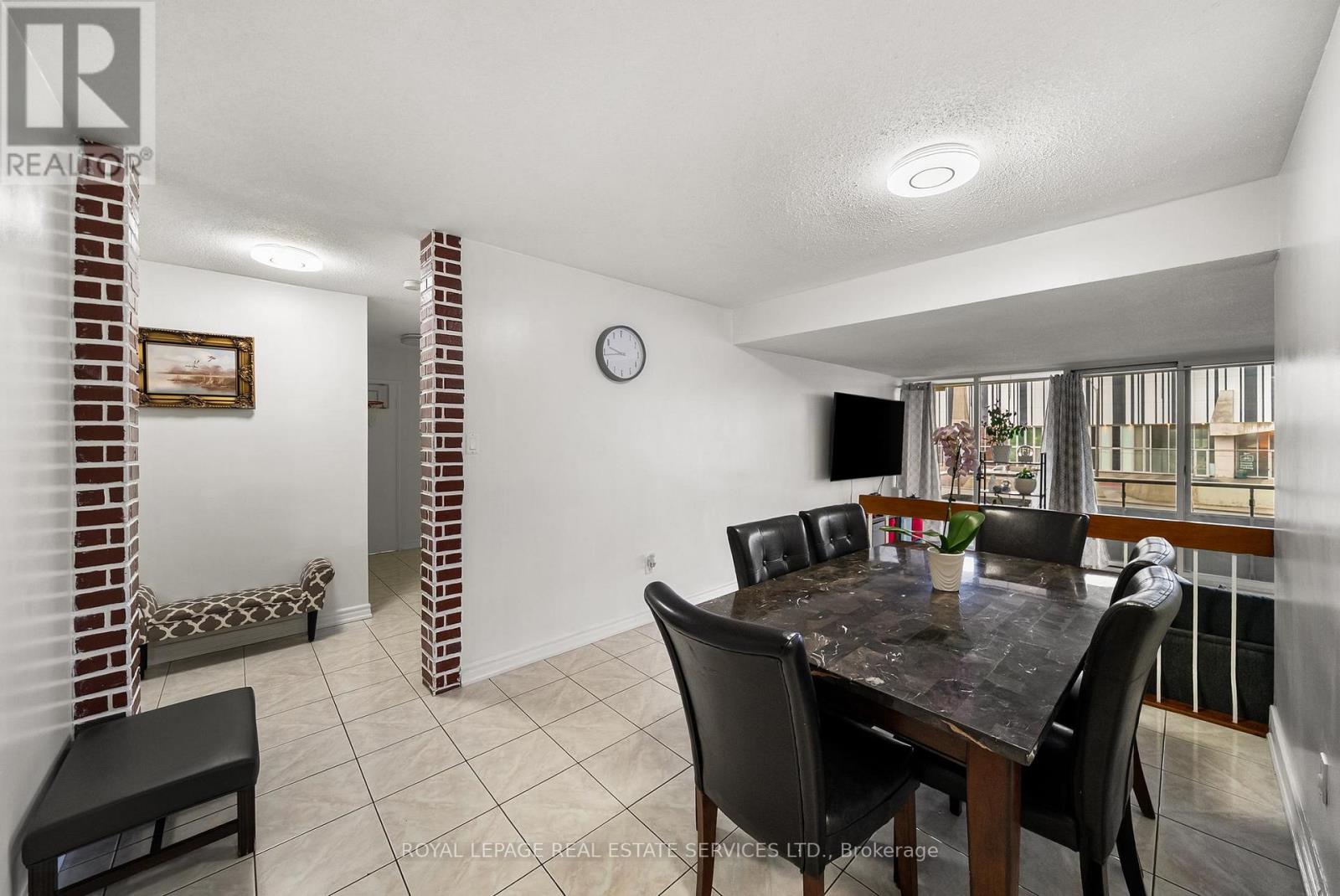 211 - 1 Four Winds Drive, Toronto, Ontario  M3J 2T1 - Photo 2 - W13008536