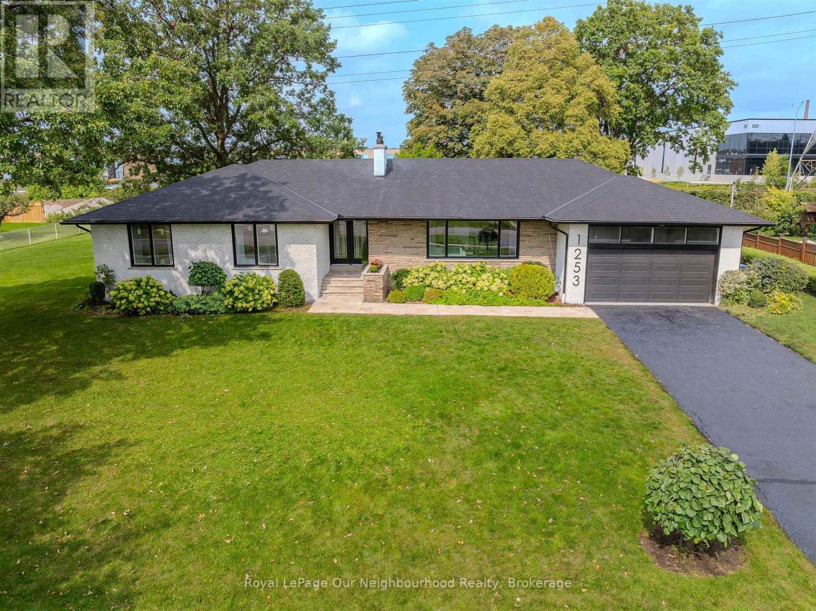 1253 Melton Drive, Mississauga, Ontario  L4Y 1L6 - Photo 2 - W13008582