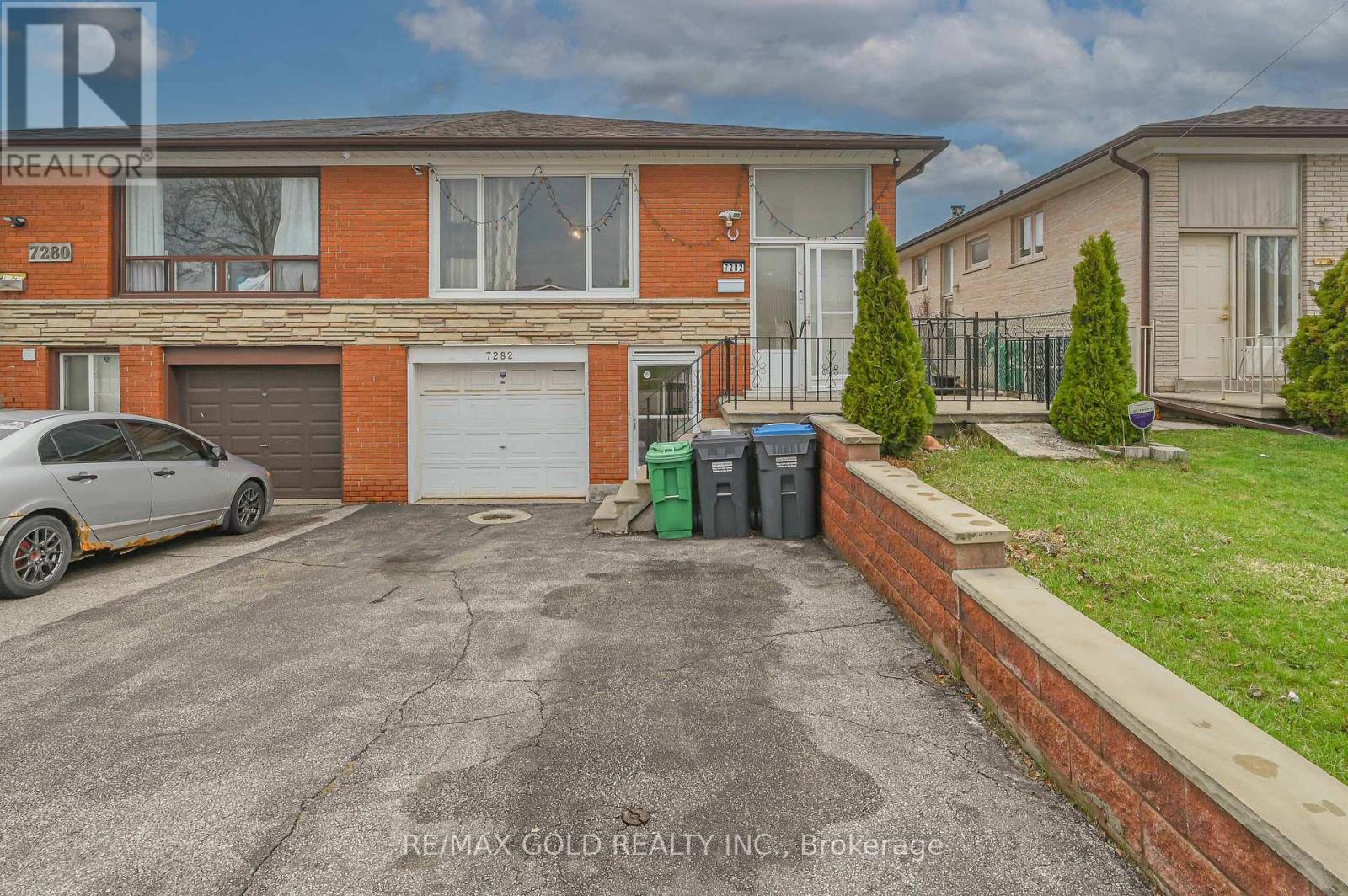 7282 Shallford Road, Mississauga, Ontario  L4T 2P7 - Photo 2 - W13008644