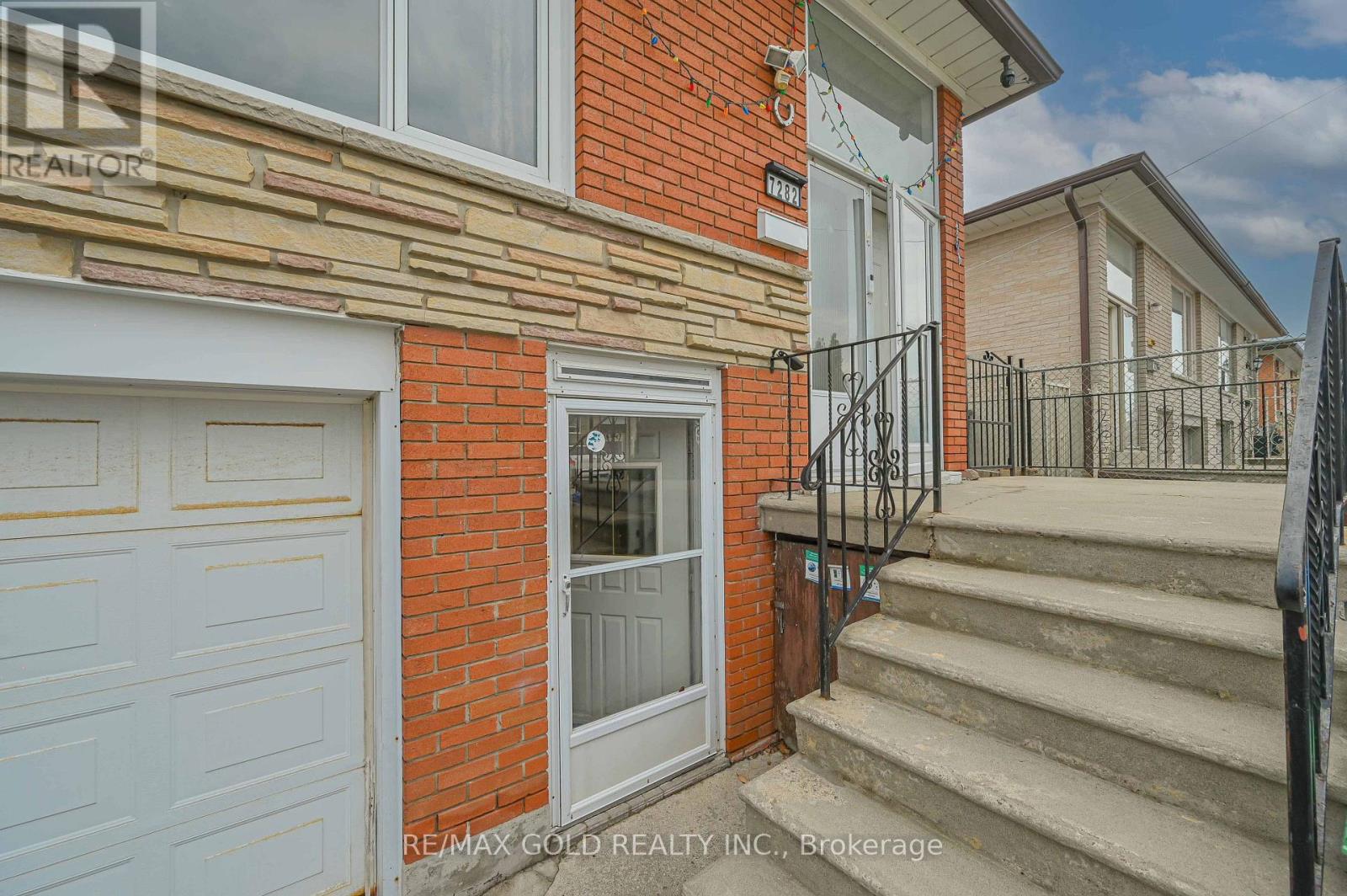 7282 Shallford Road, Mississauga, Ontario  L4T 2P7 - Photo 4 - W13008644