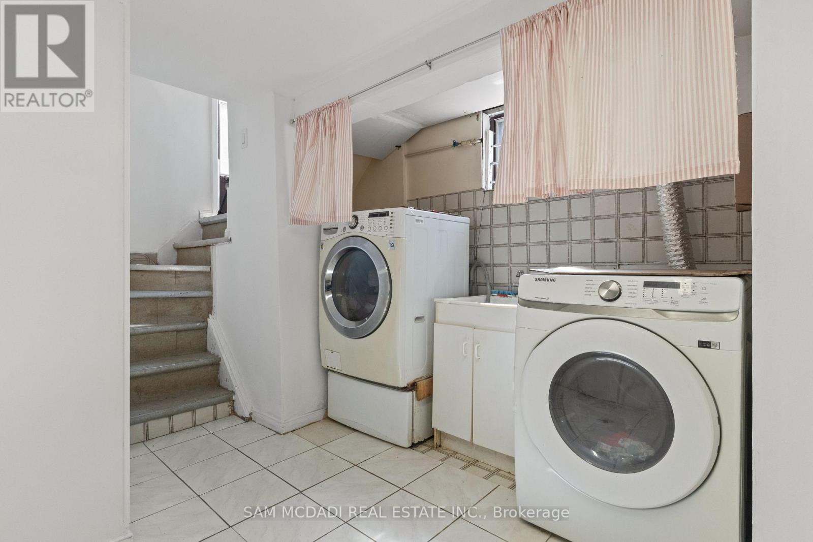 87 Dynevor Road, Toronto, Ontario  M6E 3X3 - Photo 17 - W13008654