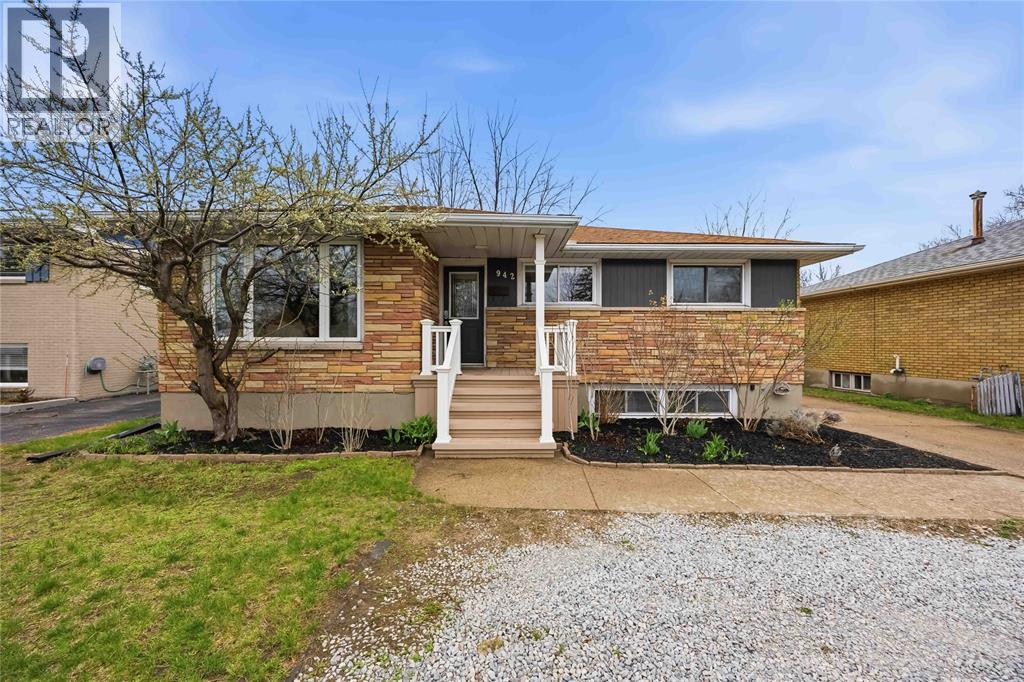 942 Exmouth Street, Sarnia, Ontario  N7S 1V9 - Photo 2 - 26007417