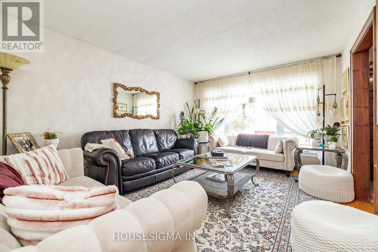 994 Charlton Drive, Ottawa, Ontario  K1J 8B3 - Photo 4 - X13008652