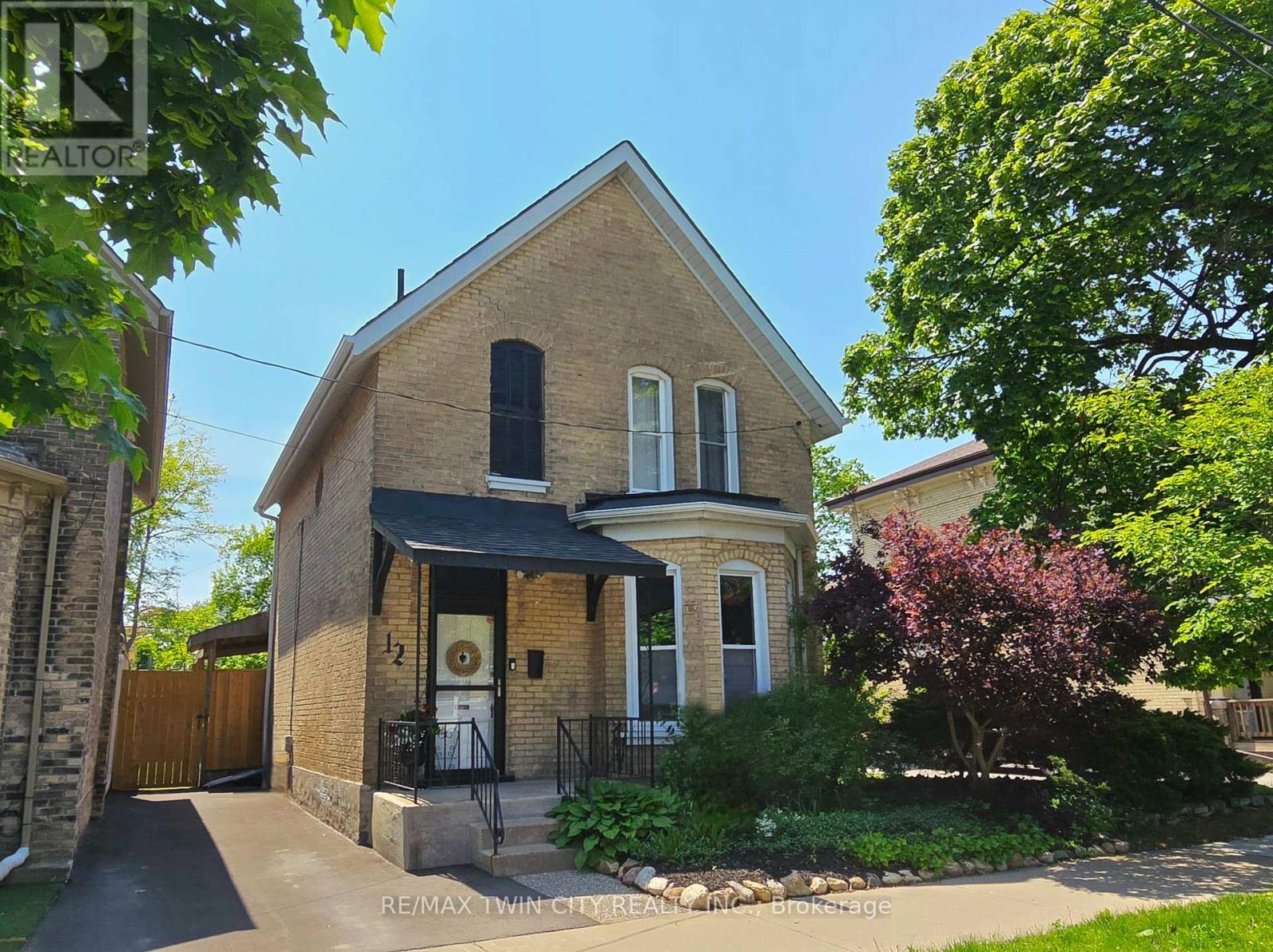 12 PEARL STREET, Brantford, Ontario