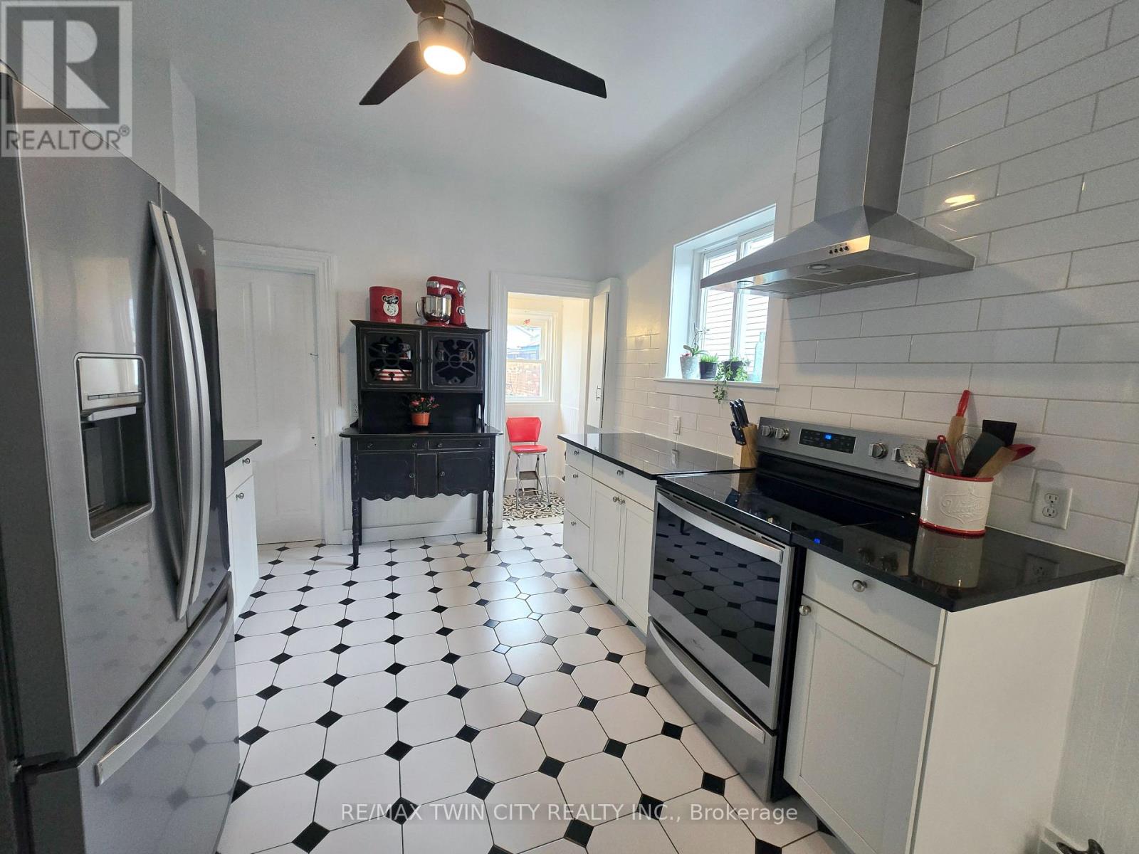 12 Pearl Street, Brantford, Ontario  N3T 3N4 - Photo 13 - X13008732