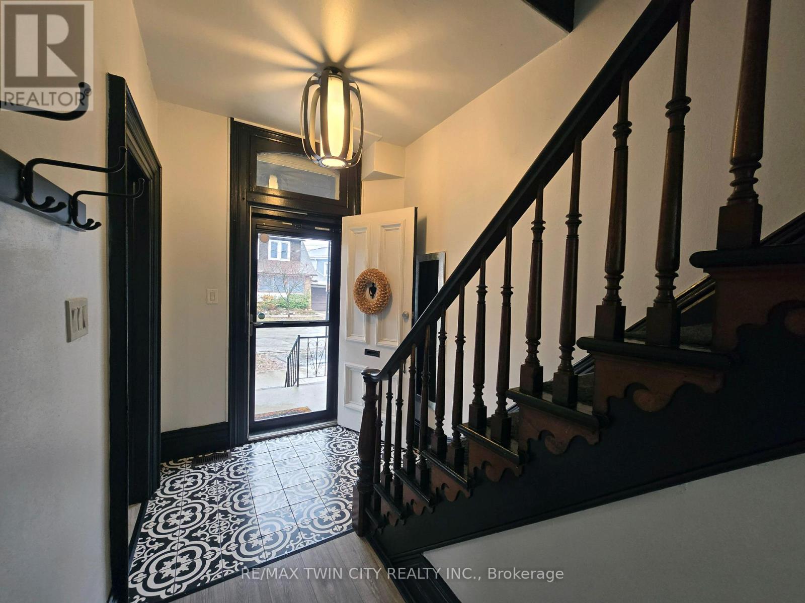 12 Pearl Street, Brantford, Ontario  N3T 3N4 - Photo 5 - X13008732