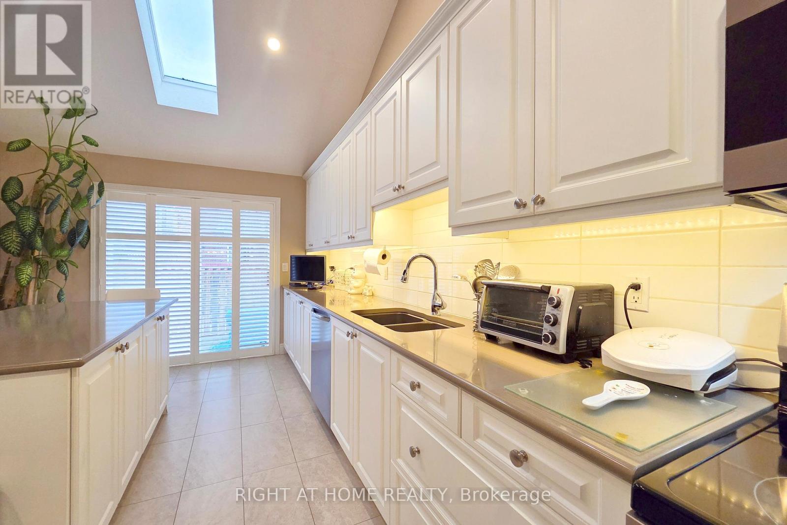 174 Riverwalk Place, Guelph/eramosa, Ontario  N0B 2K0 - Photo 12 - X13008756