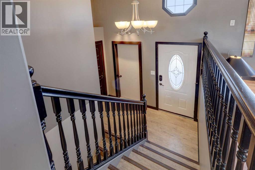 823 Bankview Drive, Drumheller, Alberta  T0J 0Y6 - Photo 3 - A2296597