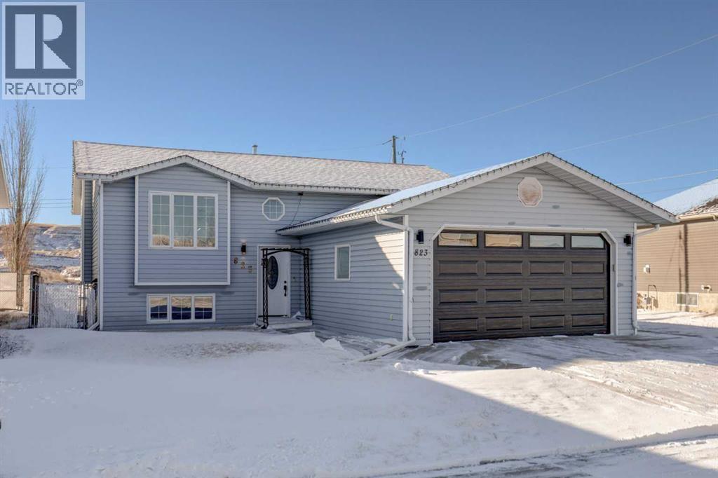 823 Bankview Drive, Drumheller, Alberta
