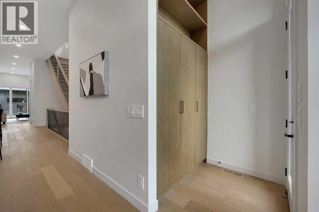 5018 21a Street SW, Calgary, Alberta  T6T 0B3 - Photo 3 - A2301497