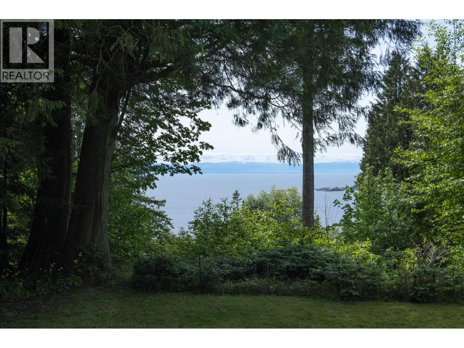 8127 Redrooffs Road, Halfmoon Bay, British Columbia  V7Z 1A7 - Photo 2 - R3112398