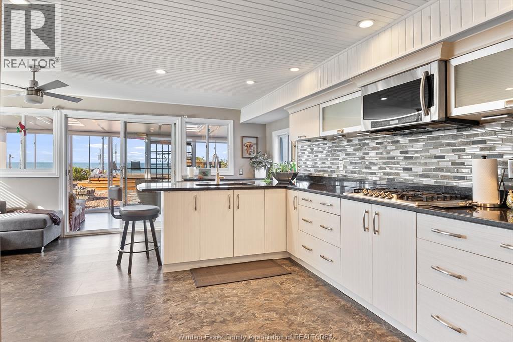 1362 Edgewater, Lakeshore, Ontario  N0R 1A0 - Photo 2 - 26008369