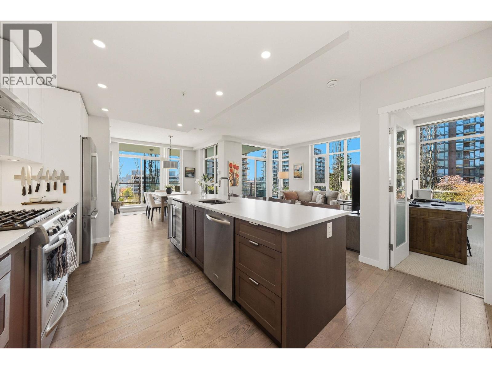 208 135 W 2nd Street, North Vancouver, British Columbia  V7M 0C5 - Photo 4 - R3112415