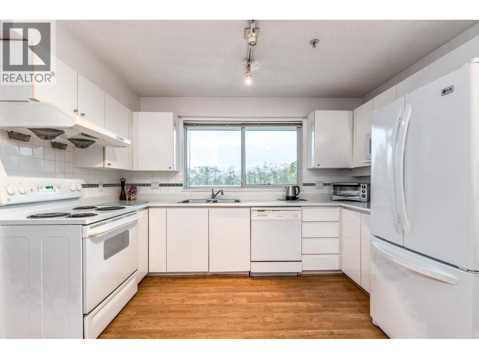 1143 O'flaherty Gate, Port Coquitlam, British Columbia  V3C 6H2 - Photo 12 - R3112424