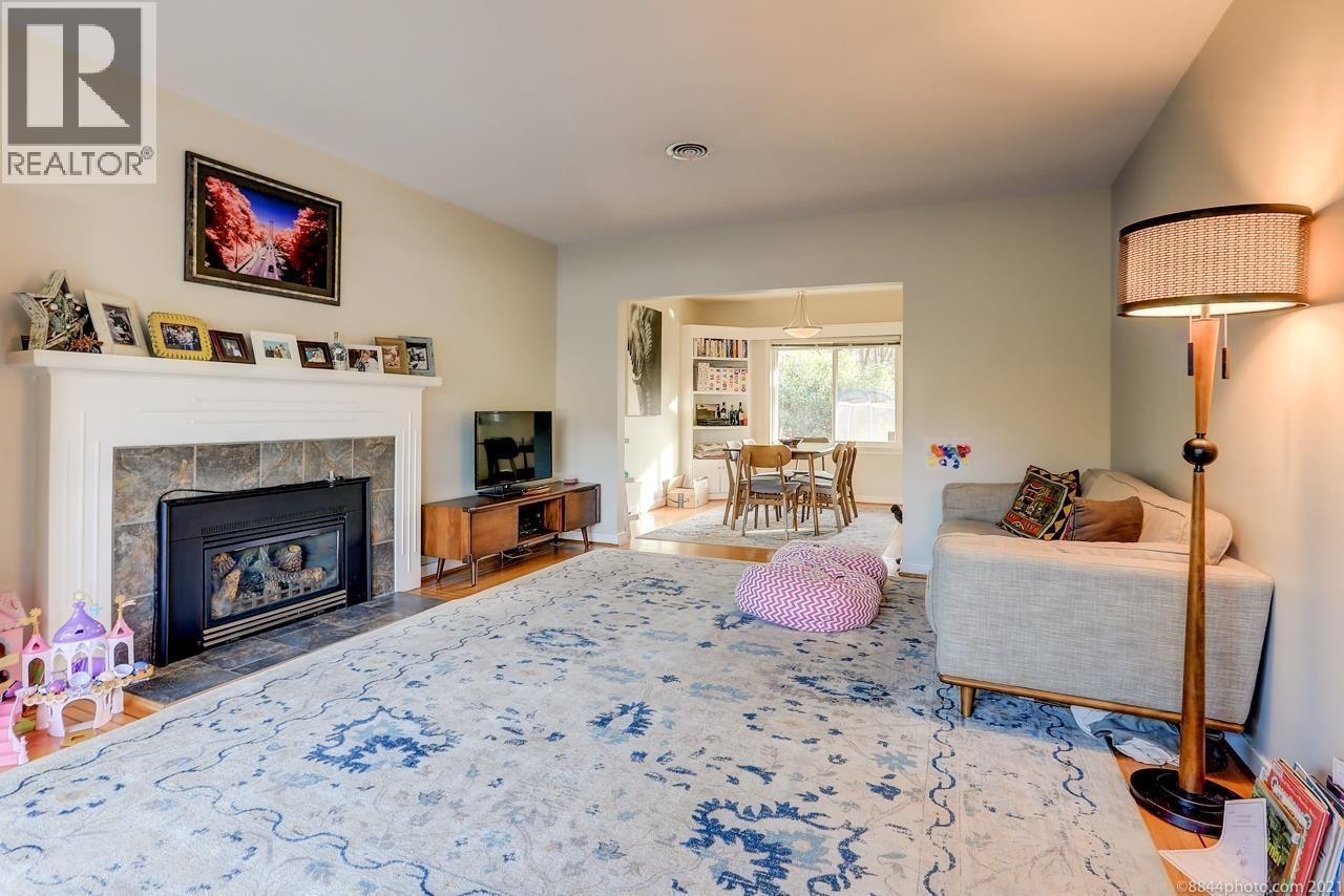 2016 W 48th Avenue, Vancouver, British Columbia  V6M 2P3 - Photo 10 - R3112384