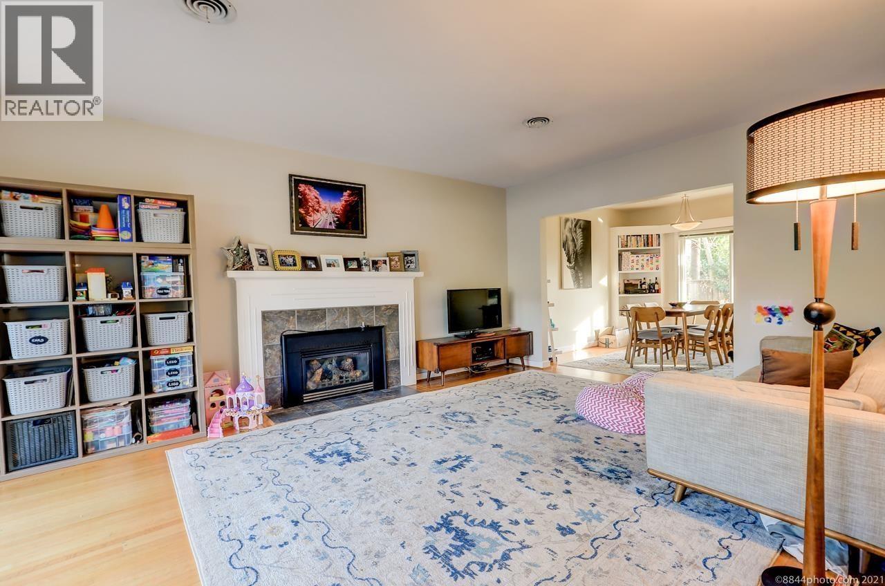 2016 W 48th Avenue, Vancouver, British Columbia  V6M 2P3 - Photo 4 - R3112384