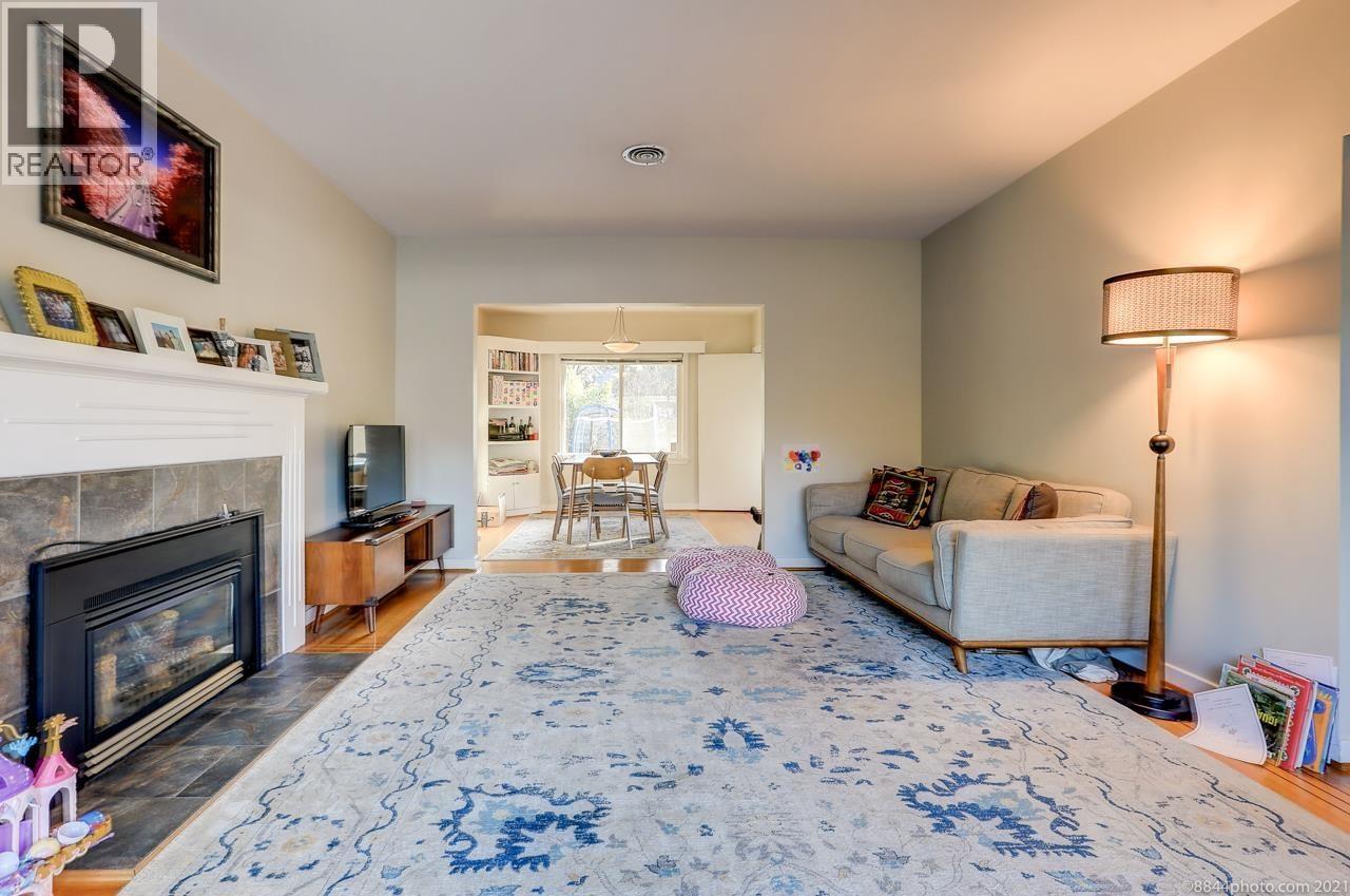 2016 W 48th Avenue, Vancouver, British Columbia  V6M 2P3 - Photo 5 - R3112384