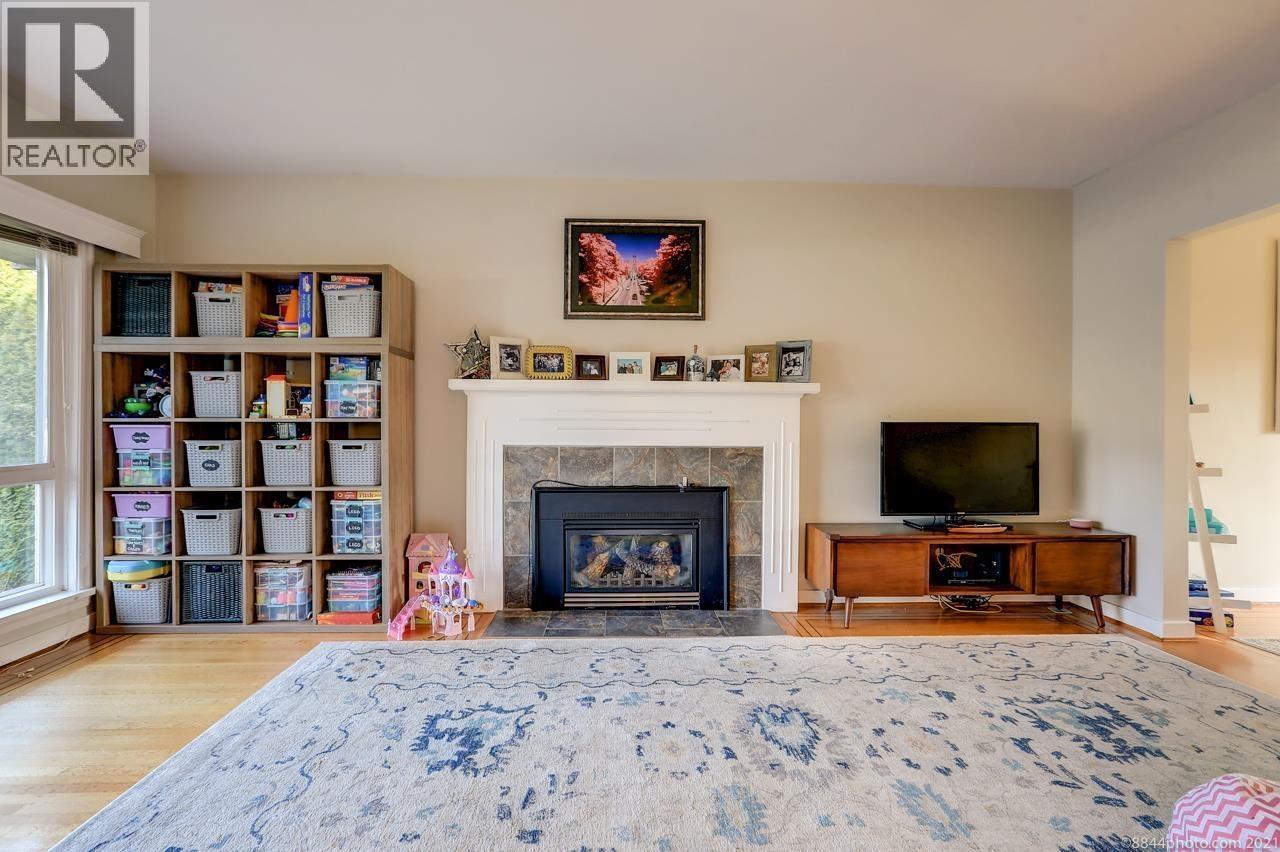 2016 W 48th Avenue, Vancouver, British Columbia  V6M 2P3 - Photo 8 - R3112384