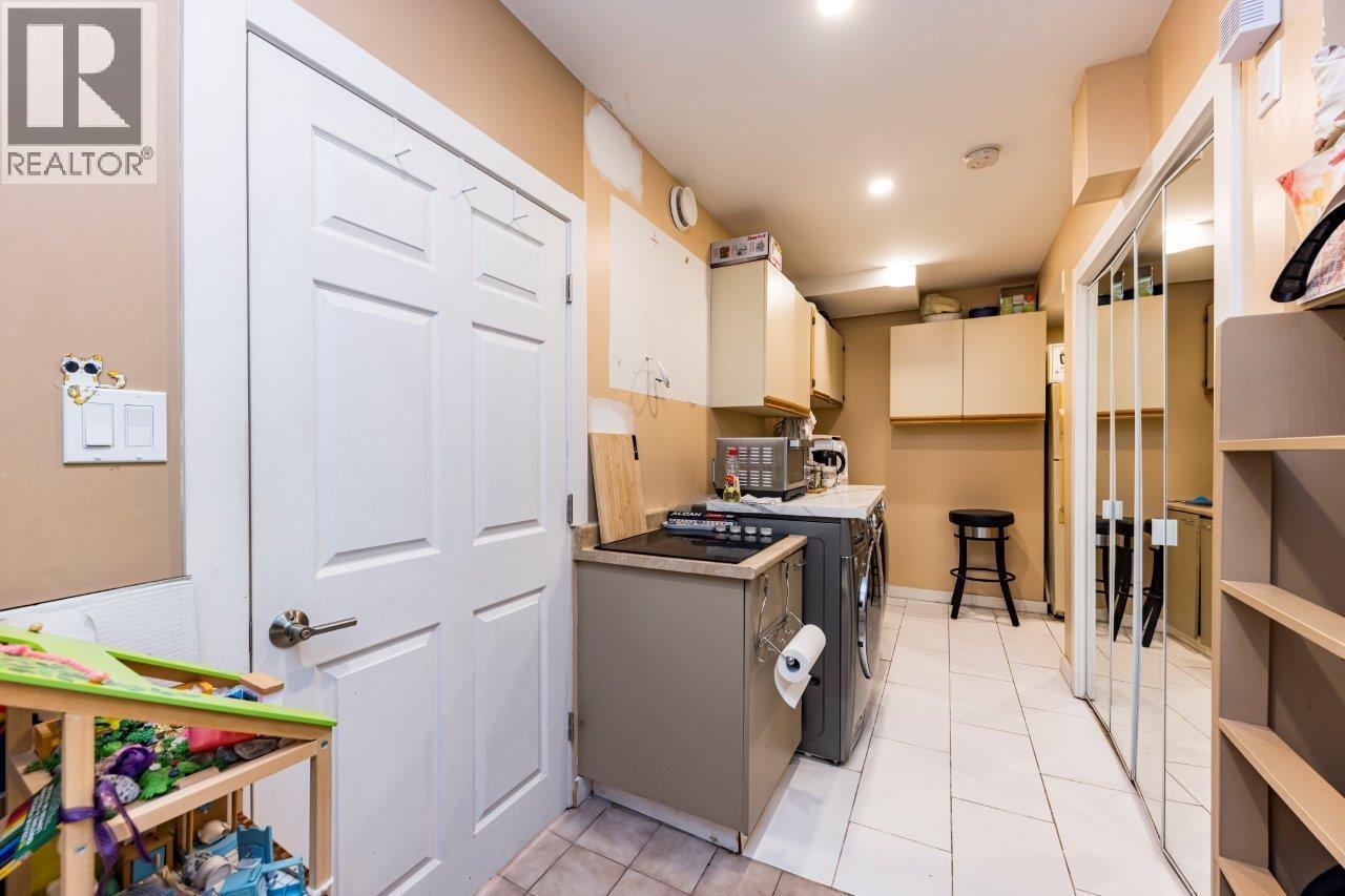 2094 Viewlynn Drive, North Vancouver, British Columbia  V7J 2W8 - Photo 8 - R3112420