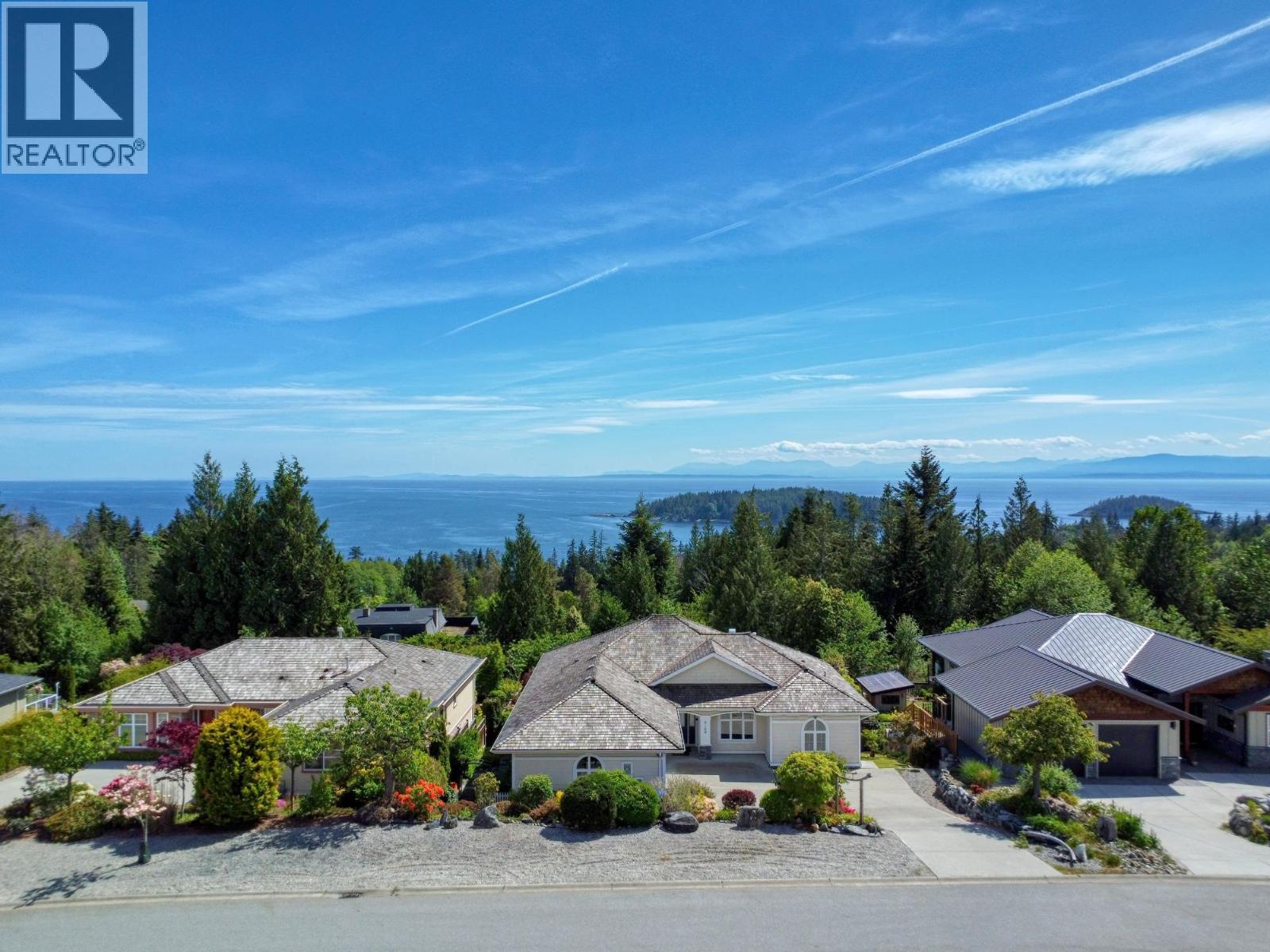 6169 Mika Road, Sechelt, British Columbia  V0N 3A7 - Photo 2 - R3112431