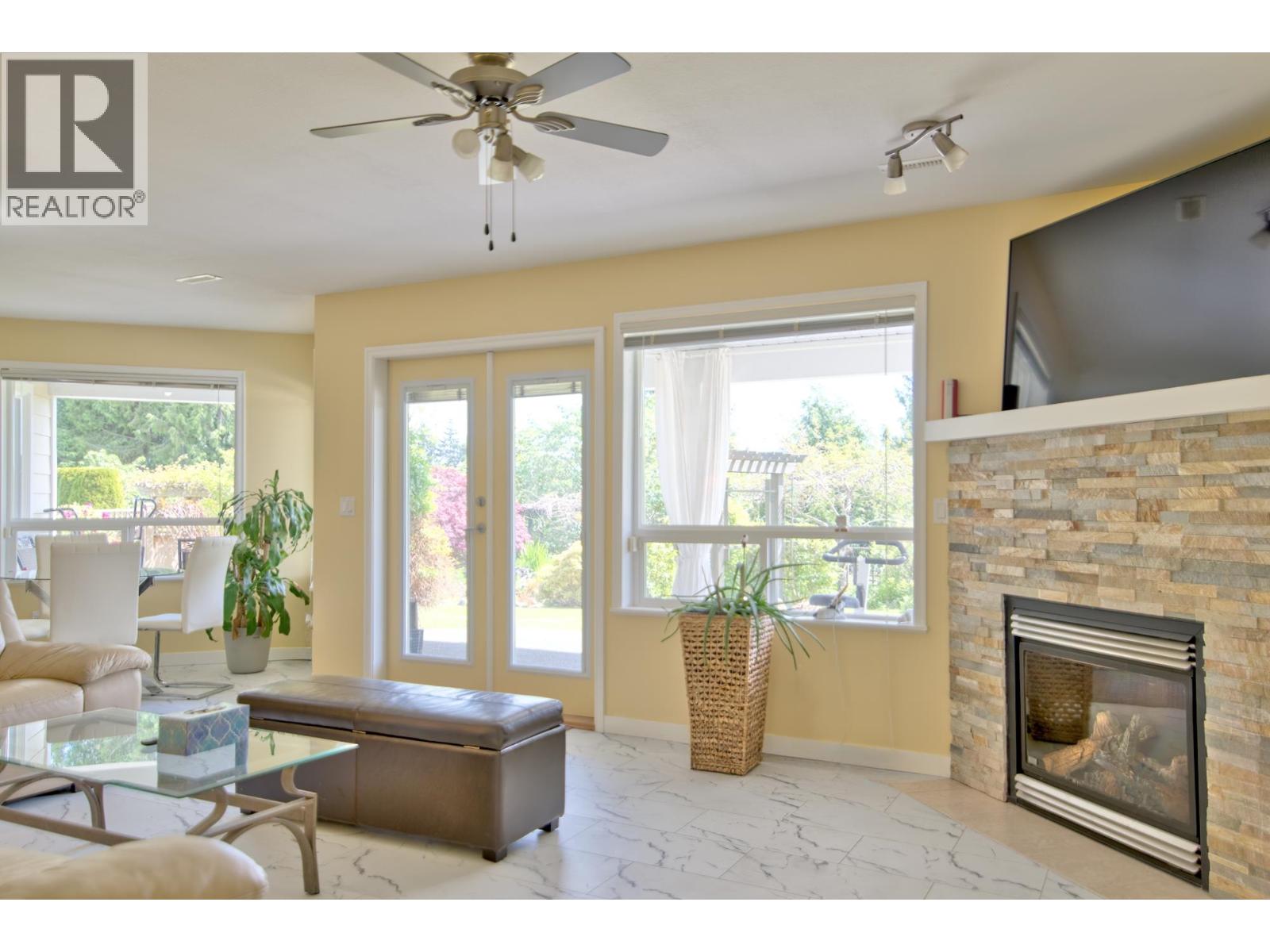 6169 Mika Road, Sechelt, British Columbia  V0N 3A7 - Photo 29 - R3112431