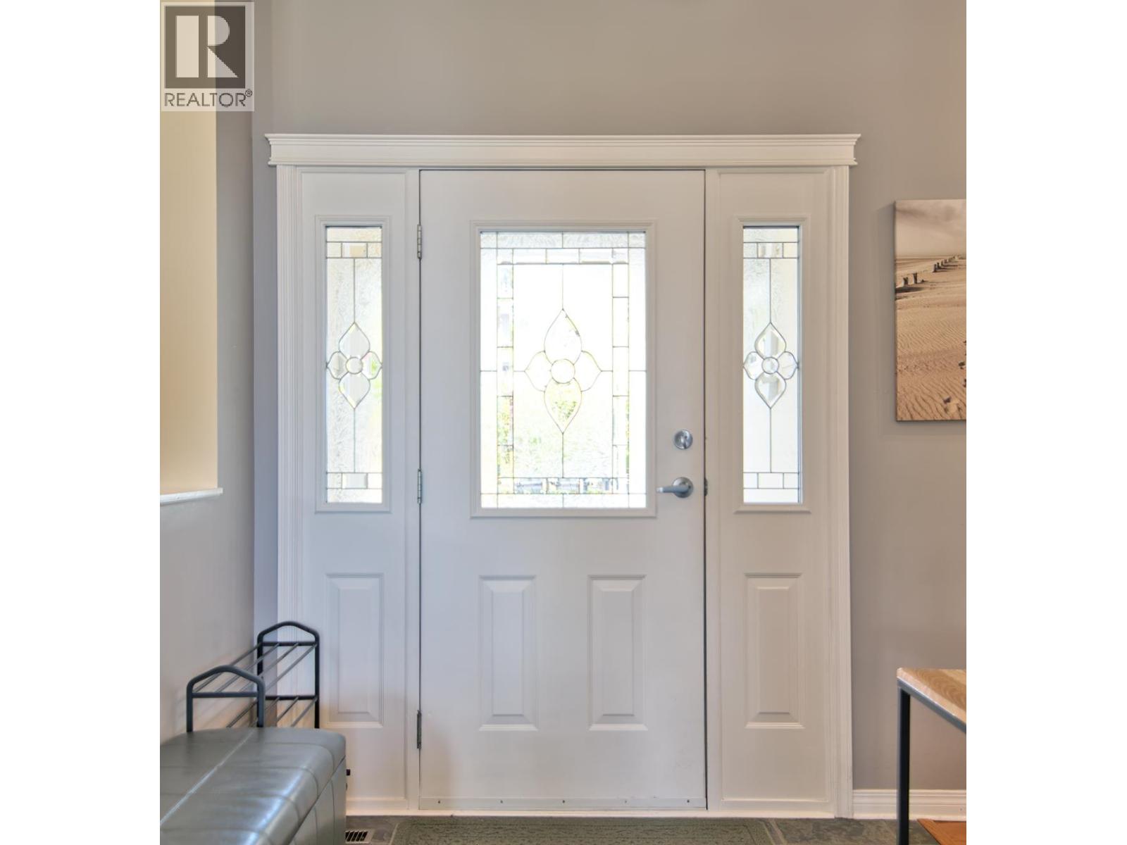 6169 Mika Road, Sechelt, British Columbia  V0N 3A7 - Photo 3 - R3112431