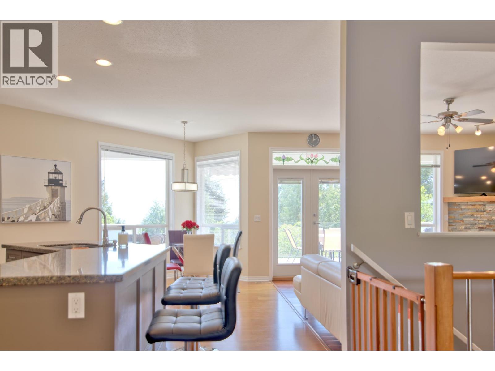 6169 Mika Road, Sechelt, British Columbia  V0N 3A7 - Photo 9 - R3112431